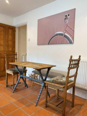 Quaint 2 bedroom cottage right in the heart of Cambridge
